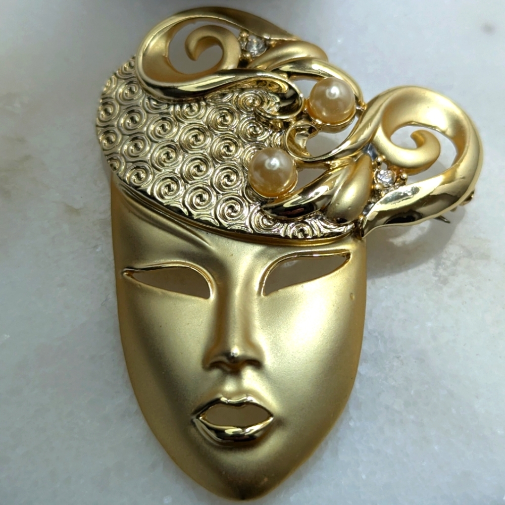 Mask Brooch - Picture 4 of 5
